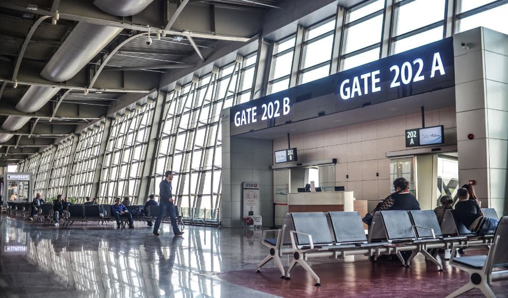 Arrestohet shtetasi i huaj në Aeroportin e Prishtinës, falsifikoi dokumentet