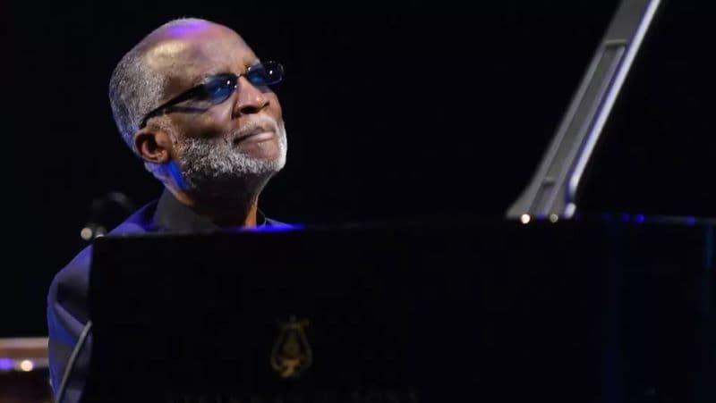 Vdes në moshën 92-vjeçare pianisti i njohur i xhazit, Ahmad Jamal