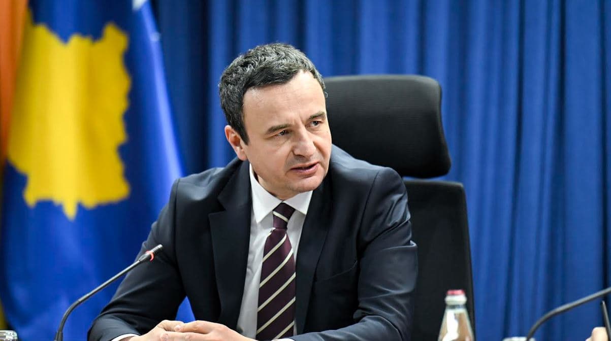 Kurti mirëpriti familjarët e shkrimtarit të ndjerë, Moikom Zeqo