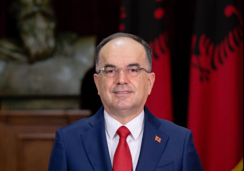 Begaj uron Bajramin: Kjo ditë shenjon shpresën se durimi, përpjekja e solidariteti njerëzor shpërblehen