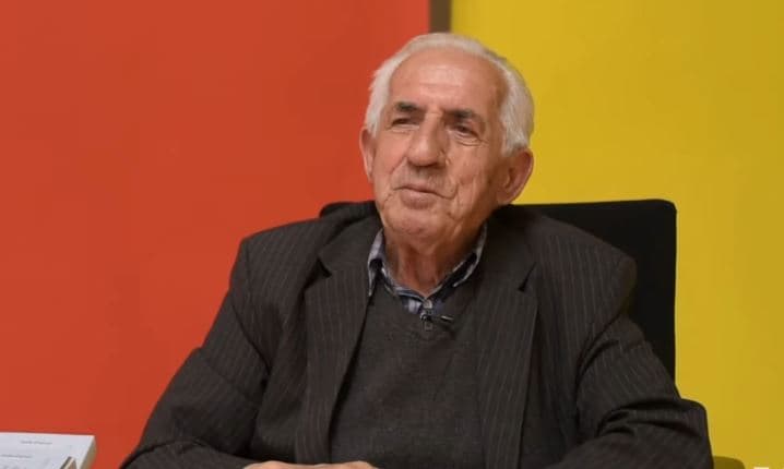 Nëpër urtinë e anekdotave