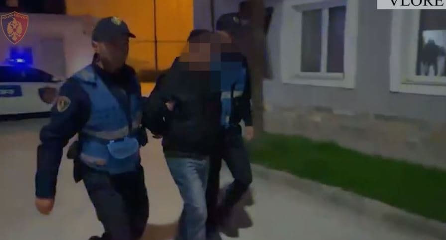 Tentuan të vrisnin të moshuarën dhe nipin e saj në Vlorë, shkon në 2 numri i të arrestuarve