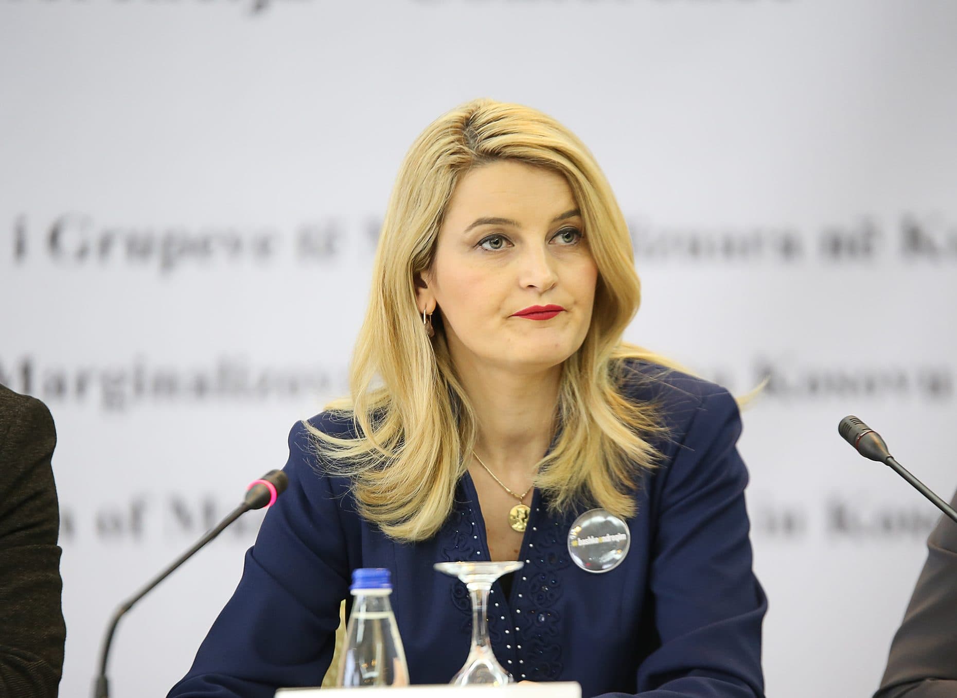 Ish-ministrja Dhurata Hoxha lirohet nga akuza për korrupsion