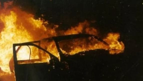 Prishtinë: Një grua raporton në polici se i është përfshirë nga zjarri vetura në parking