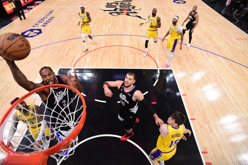 Clippers e fitojnë derbin ndaj Lakers (VIDEO)
