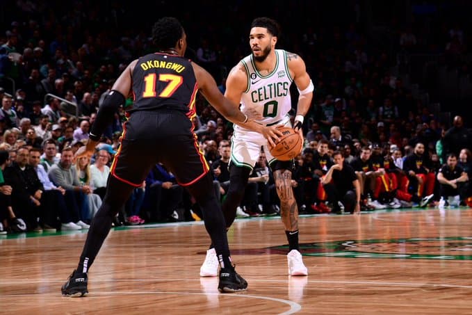 Celtics shtojnë epërsinë ndaj Hawks (VIDEO)