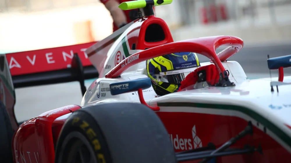 Bearman fiton garën Sprint në Formula 2