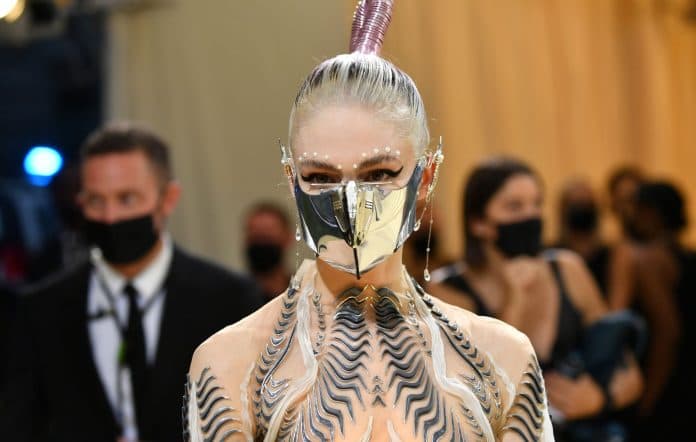 Grimes jep leje që t'a përdorin zërin me inteligjencë artificiale