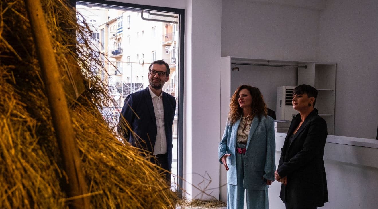 Çeku viziton ekspozitën “Ç’nuk dija që e kisha ditë...” të artistes e fotografes Lala Meredith-Vula (FOTO)