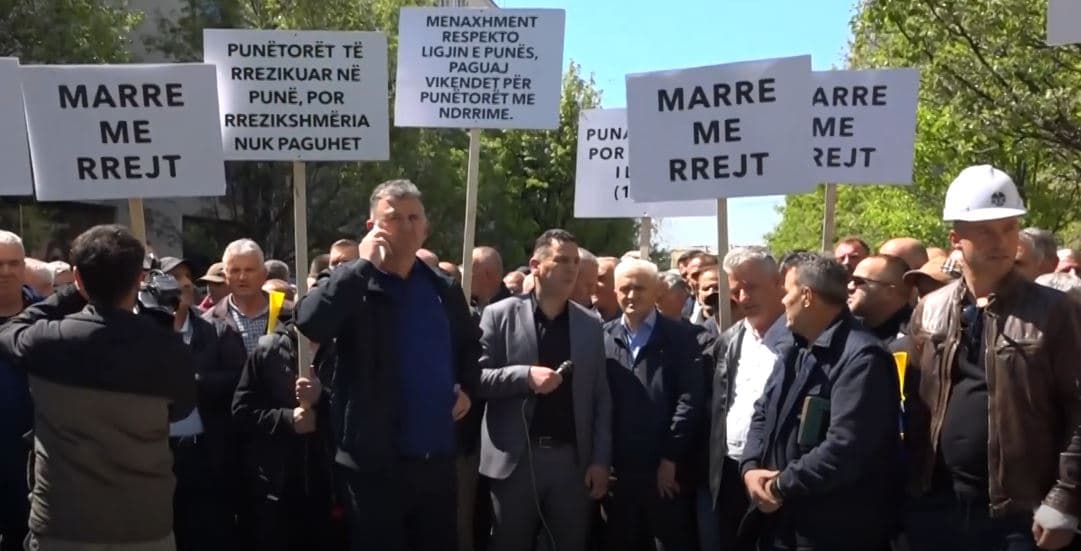 Me thirrjen “hajnat në burg” protestojnë punëtorët e KEK-ut (VIDEO)
