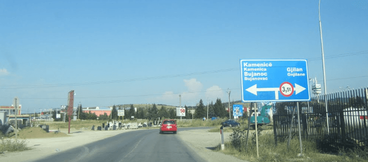 Policia në Gjilan gjobit me 300 euro dhe i merr patentshoferin ngasësit që tejkaloi shpejtësinë