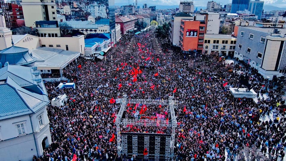 Rreth 100 mijë qytetarë pjesë e Marshit për Drejtësi (VIDEO)