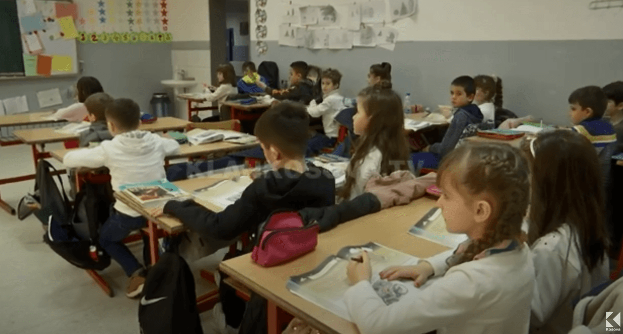 Lëshime nëpër tekstet shkollore, do të ketë rishikim nga klasa e parë në të nëntën (VIDEO)