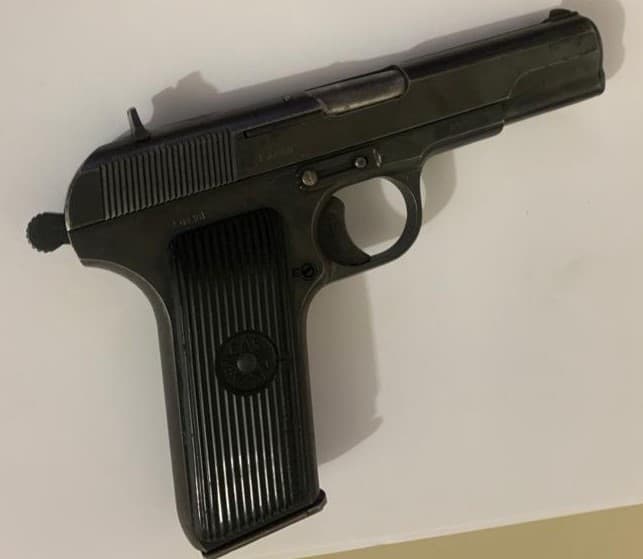 Babai në Prizren tenton ta vrasë vajzën e tij me armë zjarri, vetëdorëzohet në Polici