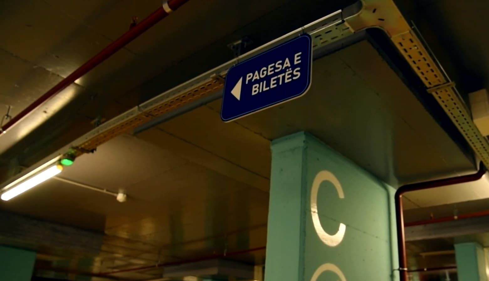 Parkingu nëntokësor zbret për 85% disa çmime (VIDEO)