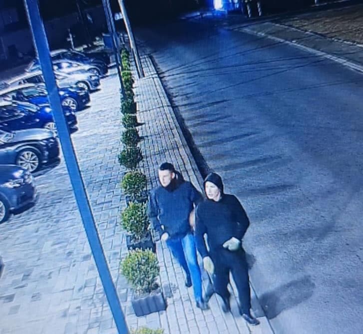 Policia kërkon ndihmën e qytetarëve për arrestimin e dy personave