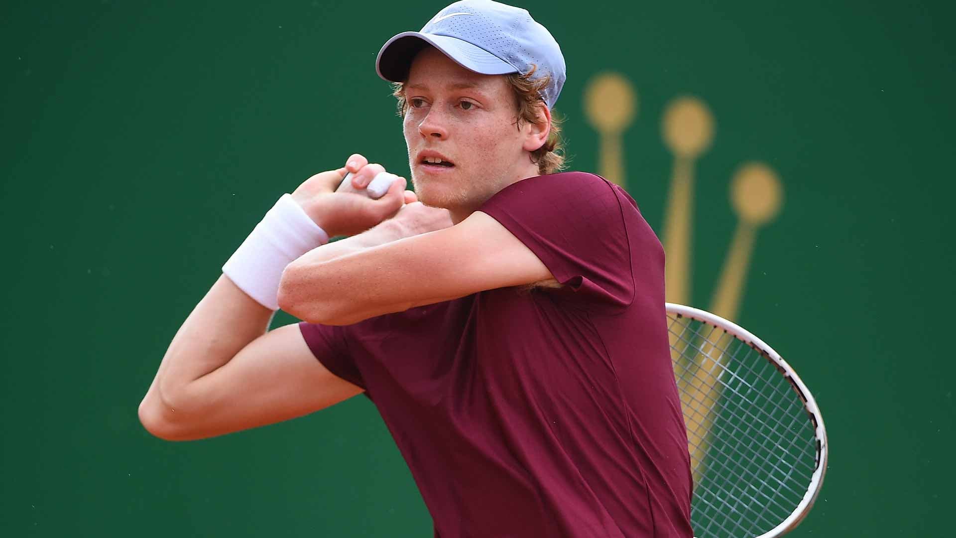 Tsitsipas e Sinner vijojnë garën në Monte Carlo Masters. Eliminohet Ruud