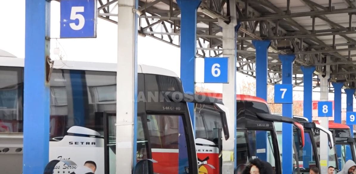Lirohet nafta, por jo edhe biletat e autobusëve (VIDEO)