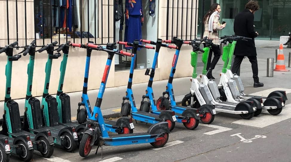 Parisienët votuan për ndalimin e skuterëve elektrikë me qira