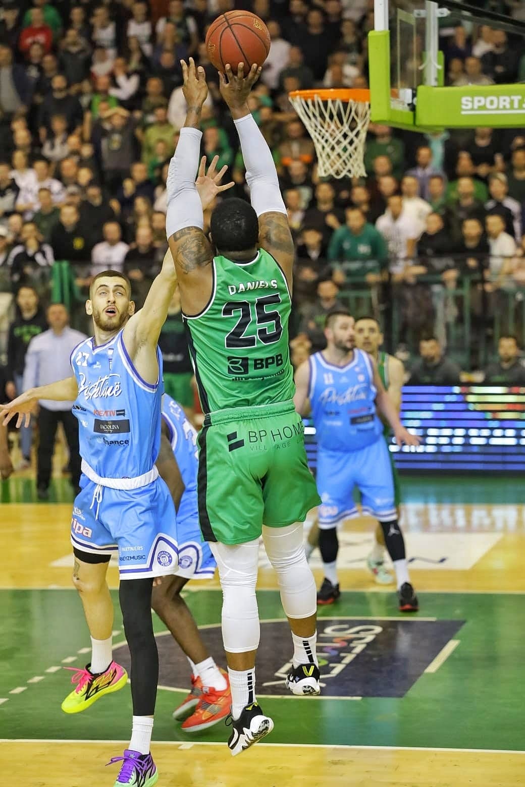 Atmosfera e çmendur në Mitrovicë, finale para finales