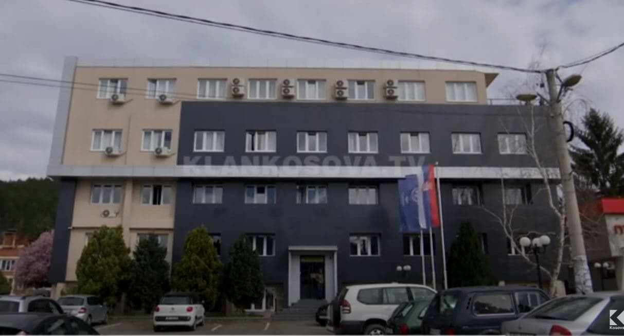 Zgjedhjet në veri, në vend të shkollave opsion tendat (VIDEO)