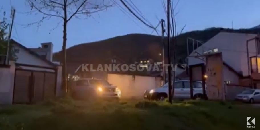 Djali dyshohet që ka vrarë nënën në Pejë (VIDEO)