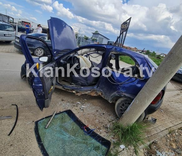 Aksidenti në Fushë Kosovë, dy persona dërgohen në QKUK
