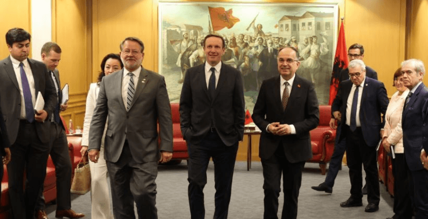 Presidenti i Shqipërisë takohet me senatorët amerikanë: Normalizimi Kosovë-Serbi, ta ketë njohjen reciproke në qendër