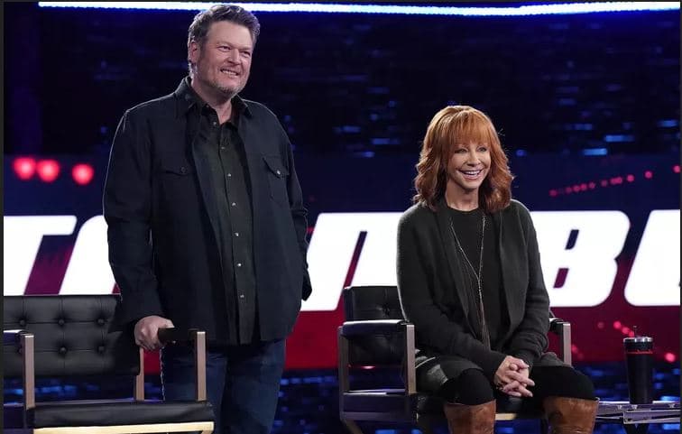 Blake Sheltoin ia jep aprovimin Reba McEntire që t'ia zë vendin në "The Voice of America"