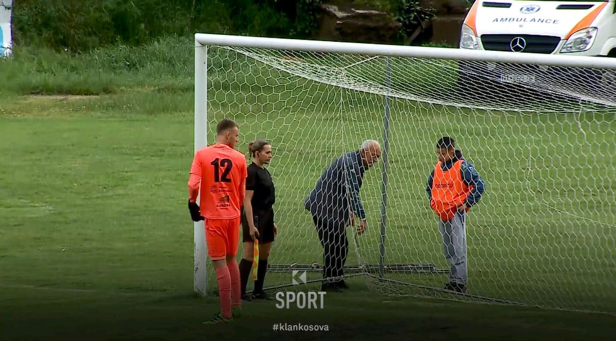 Skandaloze: Prehen rrjetat e portave në "Riza Lushta"  (VIDEO)