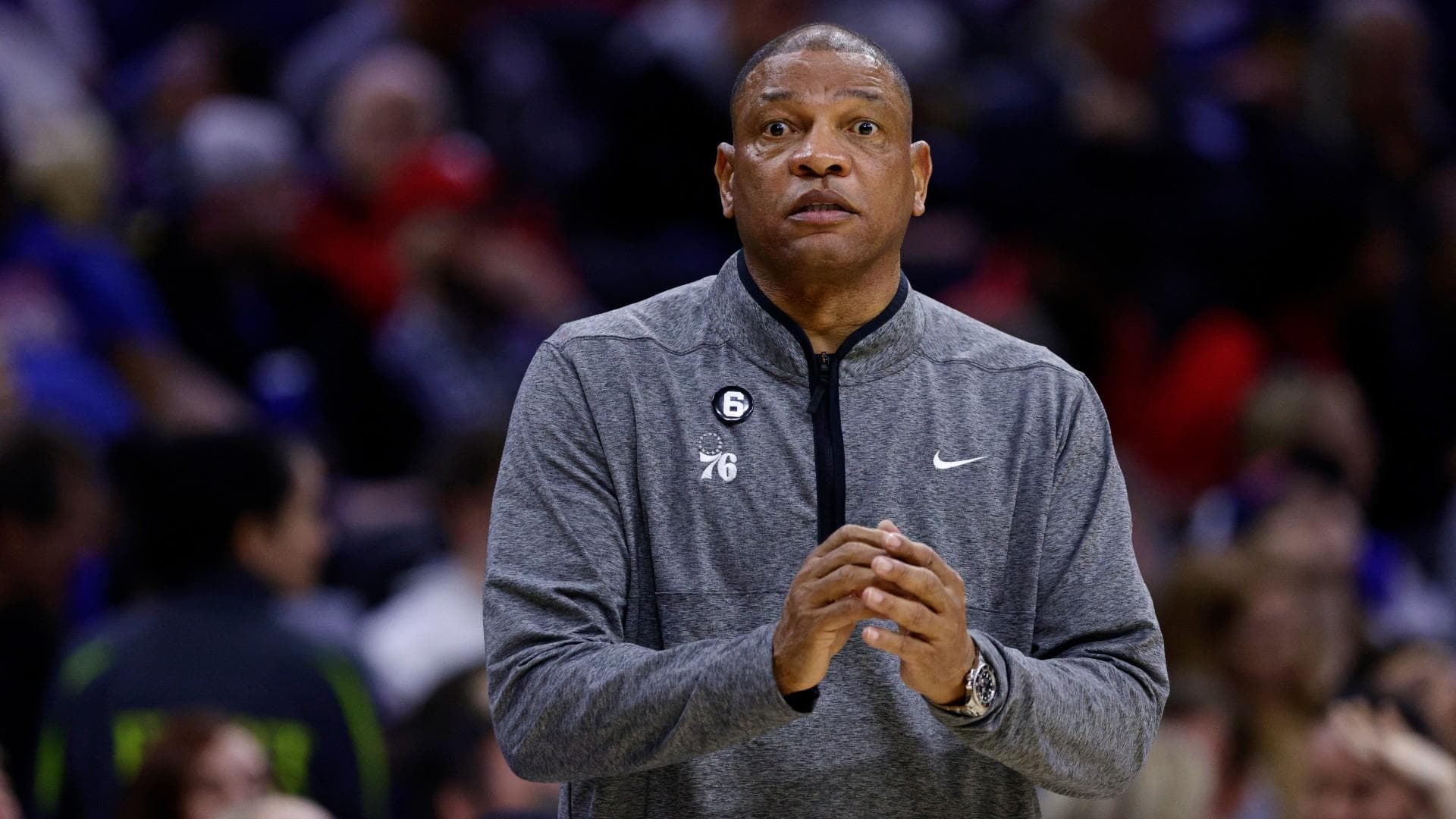 Sixers i ndan rrugët me Doc Riversin
