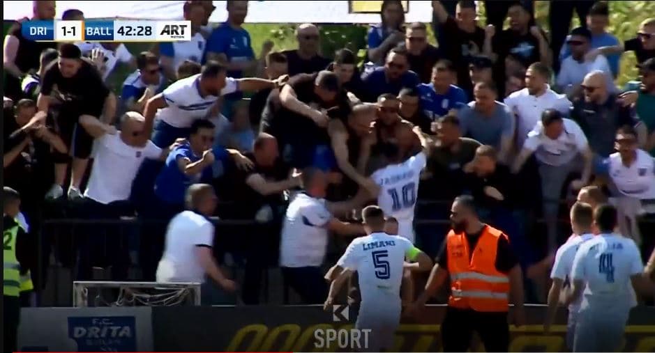 Shpërthen stadiumi, barazon Drita (VIDEO)