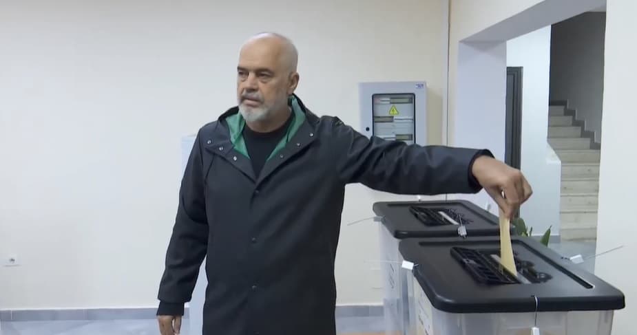 Voton Edi Rama: Uroj që situata e krijuar nga KQZ-ja të mos ketë dekurajuar votuesit