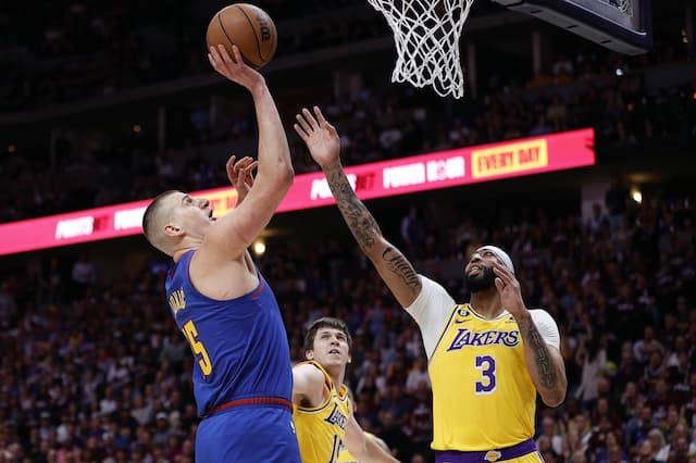 Nuggets e fitojnë finalen e parë të Perendimit ndaj Lakers (VIDEO)