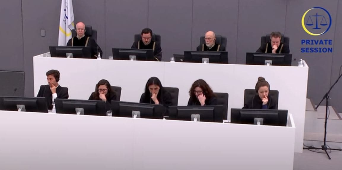 LIVE| Mbrojtja paraqet shqetësime lidhur me zhvillimin e seancave të mbyllura në Hagë (VIDEO)