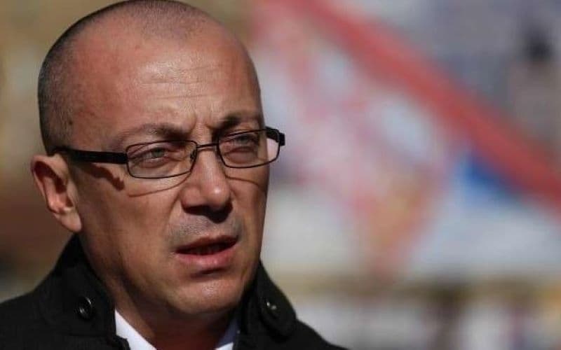 Personi që rrahu Goran Rakiqin, dyshohet se është vëllai i një sulmuesi terrorist në Banjskë