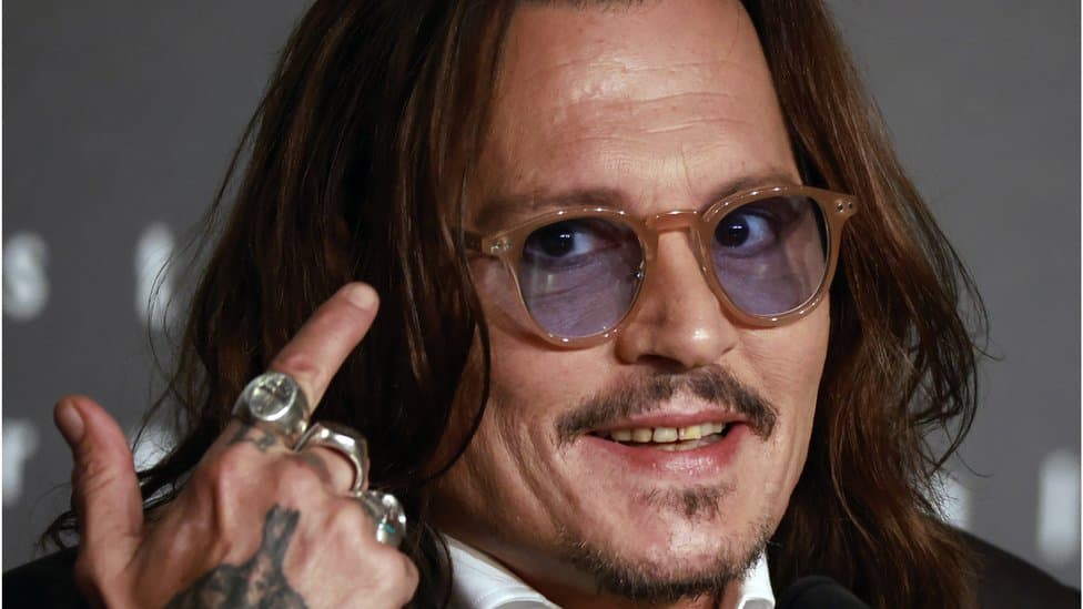 Johnny Depp: Para se ta drejtoni gishtin kah unë, gjykoni familjarët tuaj