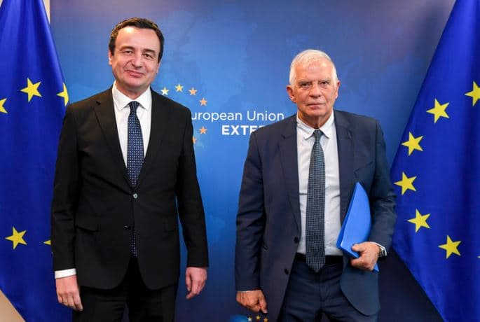 Borrell në nisje të takimit me Kurtin: Synojmë të gjejmë zgjidhje për shtensionim