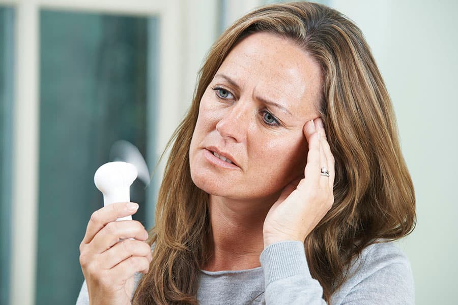 Simptoma e zakonshme e menopauzës që mund të rrisë rrezikun e sëmundjeve të zemrës dhe diabetit