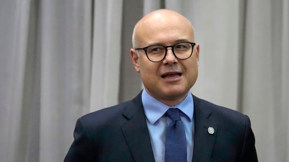 Vuçeviq i anulon të gjitha vizitat e planifikuara, preket me koronavirus