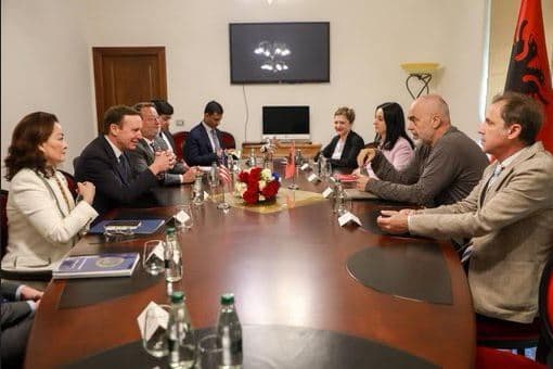 Senatori Murphy: ShBA-ja s’ka mik më të mirë se Shqipëria