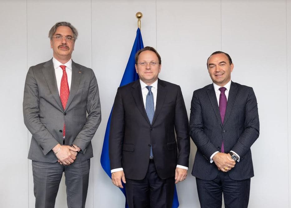 Rafuna i OEK takohet me Varhely, flasin për bashkëpunimin ekonomik