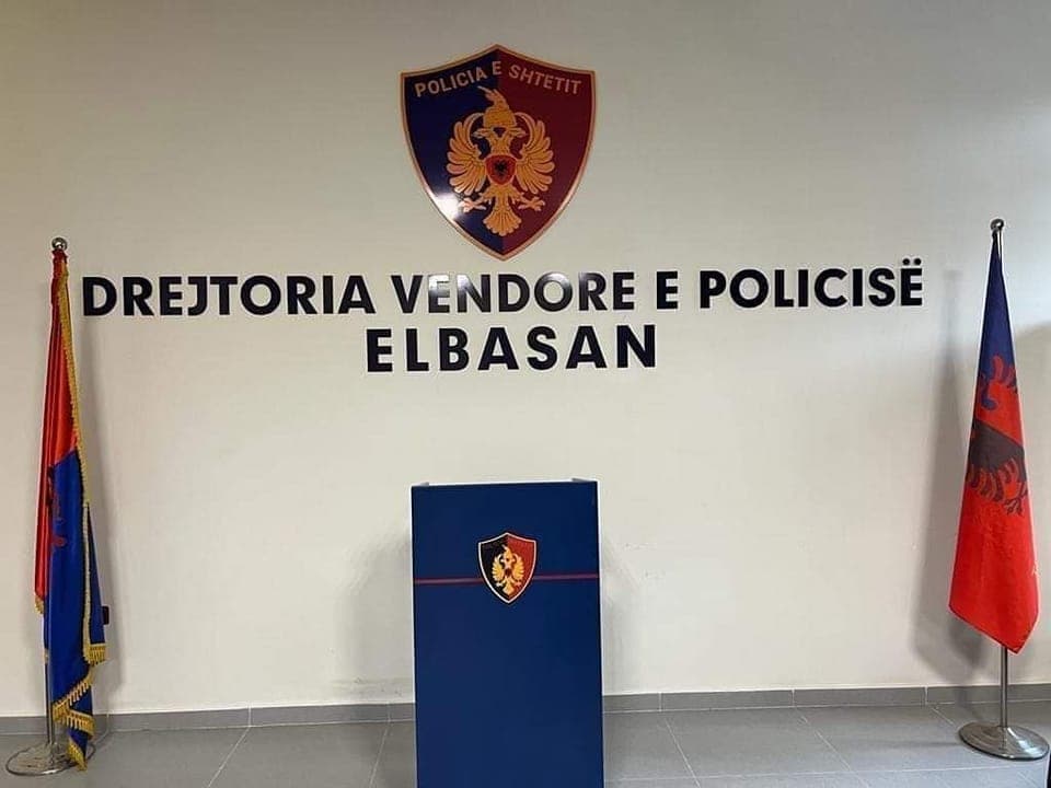 Vrau kunatën me sëpatë, arrestohet një person në Elbasan