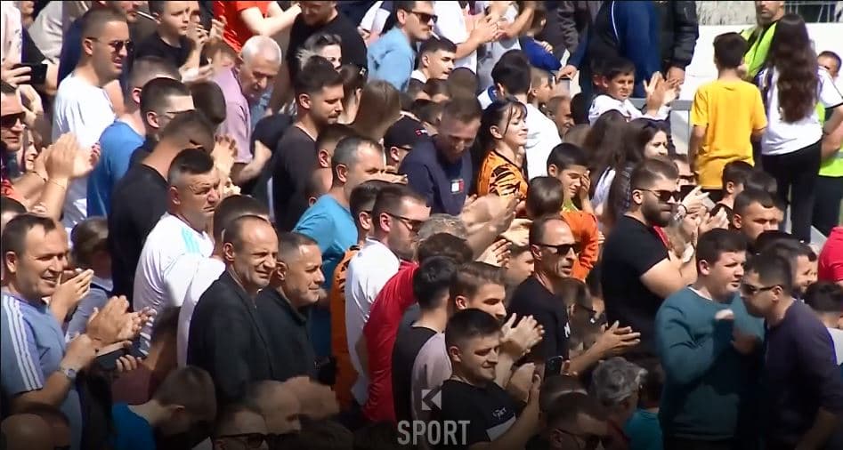 Sytë në Suharekë, stadium i mbushur (VIDEO)