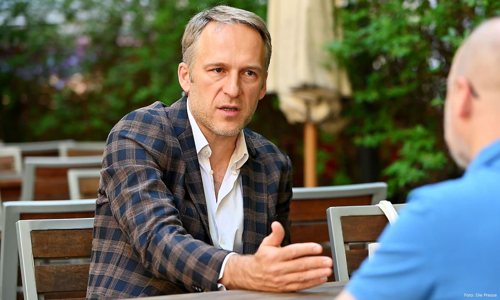 Politikologu Xhihiq: Vuçiqi mund t’i përkeqësojë tensionet me Kosovën