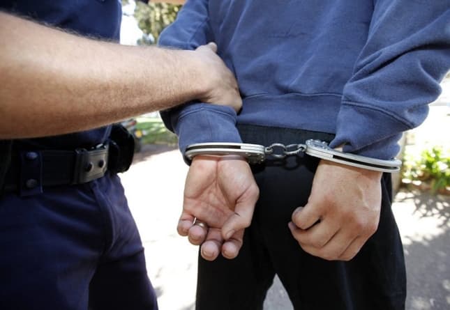 Arrestohet një 21-vjeçar në Vushtrri, dyshohet për posedim të substancave narkotike