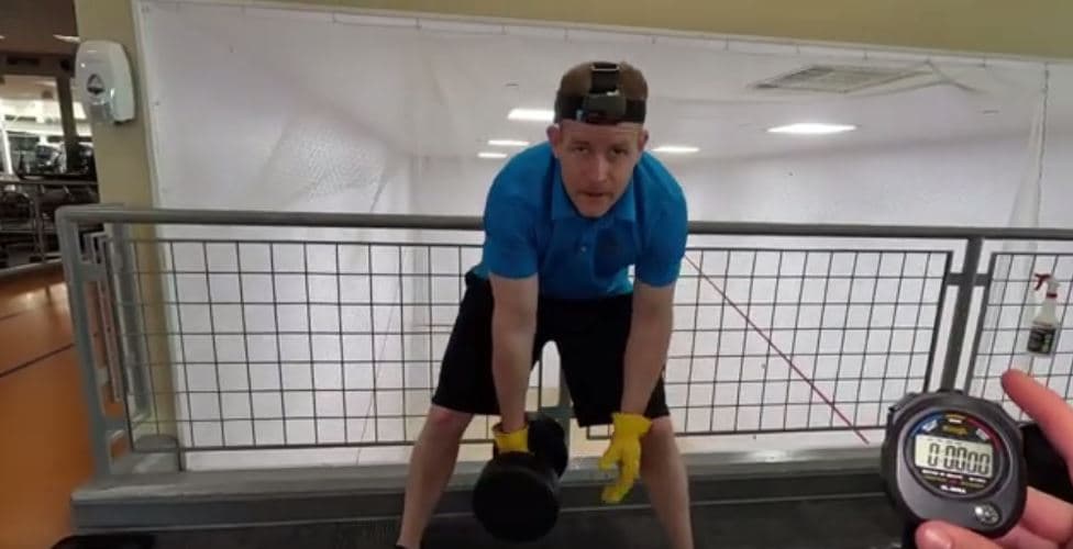 Burri nga Idaho kalon 27 kilogramë mes duarve 100 herë në 17.53 sekonda