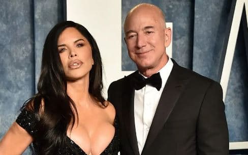 Miliarderi Jeff Bezos fejohet me Lauren Sanchez pas gati 5 vjetësh bashkë