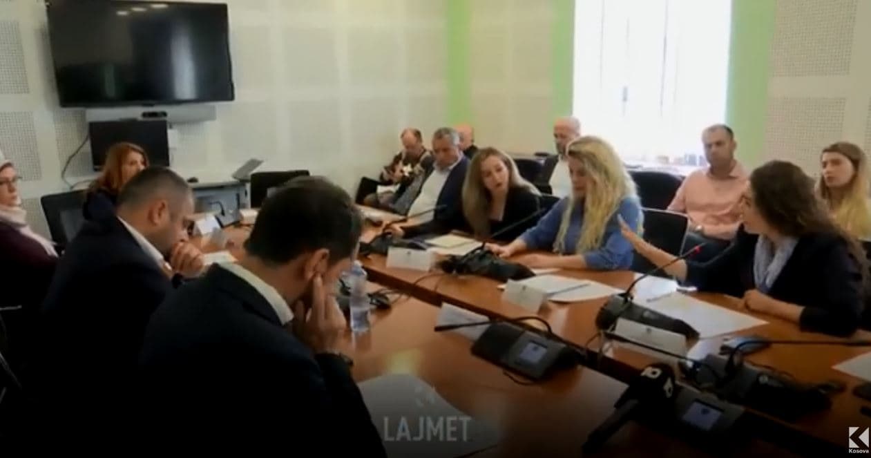 Bislimi edhe kur mungon në Komision, hallakamë e bën (VIDEO)