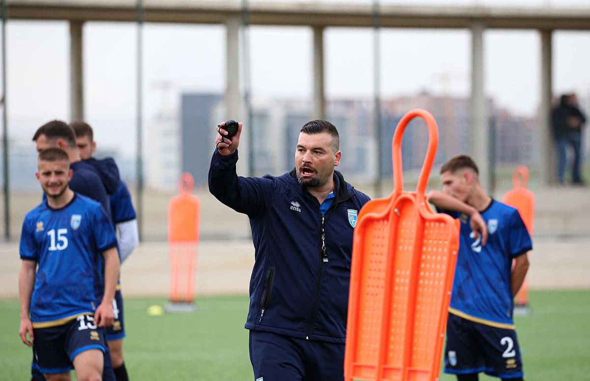 Kombëtarja U19 mbajti stërvitjen e parë nën drejtimin e përzgjedhësit Adil Maliqi